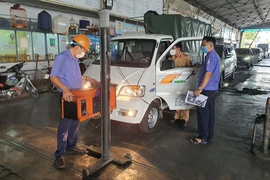 Đăng kiểm Hà Nội, TP.HCM dễ thở hơn khi được CSGT hỗ trợ