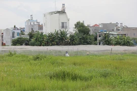 Bàn về việc 'tạm dừng' thực hiện các thủ tục hành chính