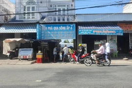 Tranh luận sôi nổi vụ chủ tiệm vàng bán rẻ tài sản cho con 