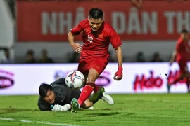 Ông Troussier giải bài toán ghi bàn