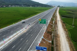 Bộ GTVT đề xuất cấp bách thu phí đường bộ cao tốc