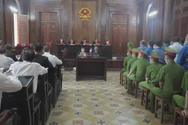 Bỏ quyền khởi tố vụ án của tòa, nên hay không?
