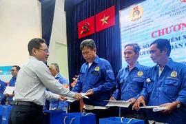 Thẻ BHYT: “Phao cứu sinh” cho những người khó khăn