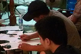 Nhóm côn đồ xông vào quán bar đâm chém loạn xạ