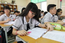 Cô học sinh lớp 9 mơ ước xây trường trên đảo Song Tử Tây