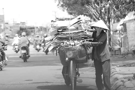 Những người phụ nữ vất vả mưu sinh trong ngày 8-3