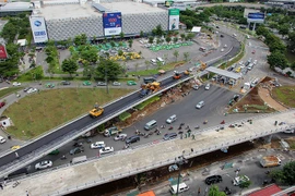 2 cầu vượt giải cứu kẹt xe Tân Sơn Nhất sắp thông xe