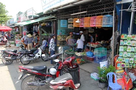 50 kiốt, 3 cây xăng cạnh sân bay trước ngày giải tỏa