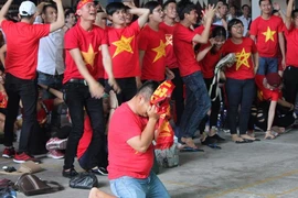 CĐV ôm mặt khóc, tiếc cho U22 VN chia tay SEA Games