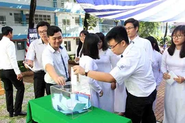 Thầy trò THPT Nguyễn Du góp quỹ 'Vì Trường Sa thân yêu'