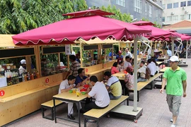Phố hàng rong thứ hai ở Sài Gòn bán đắt như 'tôm tươi'