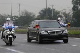Cận cảnh đoàn xe hộ tống ông Kim Jong-un về Hà Nội