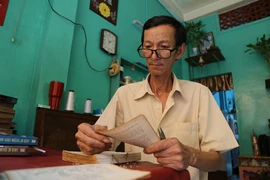 Vị 'bác sĩ' chuyên làm đẹp cho hàng ngàn cuốn sách cũ