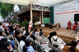 Cuối tuần đến đường sách TP.HCM xem triển lãm Quân đội và thưởng thức âm nhạc dân tộc