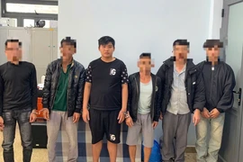 6 người bị giữ khẩn cấp vì 'mua vui' một thiếu nữ 15 tuổi 
