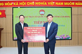  Đoàn công tác Quảng Ninh đến Lâm Đồng trao hỗ trợ 50 tỉ đồng và 30 tấn hàng hóa 