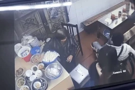 Video từ camera giám sát vụ quán phở bị tố 'đuổi khách vì ngồi xe lăn'