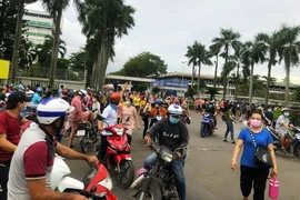 Công nhân Công ty PouYuen giờ tan tầm.