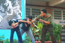 Công an TP.HCM hướng dẫn học sinh chiêu thoát khỏi 'yêu râu xanh'