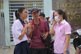 Phụ huynh, học sinh toát mồ hôi đăng ký tổ hợp môn lớp 10