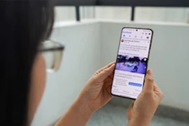 Nếu phụ thuộc quá nhiều vào mạng xã hội sẽ khiến các bạn trẻ thiếu tự tin trong giao tiếp. Ảnh: MINH HOÀNG