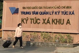 KTX khuyến khích về quê: Sinh viên về hay ở?
