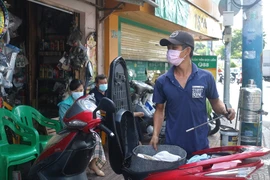 Người dân TP.HCM bình tĩnh trong ngày đầu giãn cách