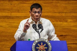Ông Duterte tuyên bố rắn về Biển Đông, Trung Quốc trong bài phát biểu cuối