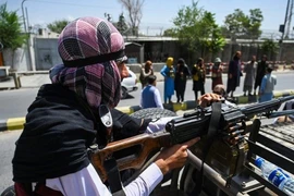 Cảnh báo nguy cơ từ việc Taliban tịch thu vũ khí Mỹ tài trợ cho Afghanistan