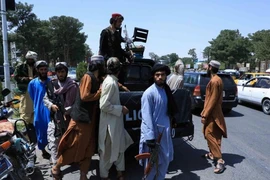 Taliban 'gõ cửa từng nhà', kêu người dân đi làm lại