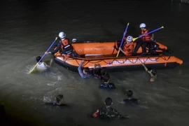 Indonesia: Dọn rác bờ sông, 11 học sinh trượt chân chết đuối