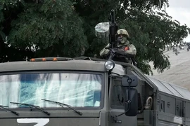 Financial Times: Tin tặc Ukraine dùng 'mỹ nhân kế' dụ lính Nga khai vị trí căn cứ quân sự