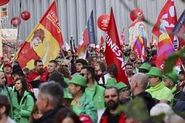 Cuộc biểu tình ở trung tâm thủ đô Brussels (Bỉ) ngày 21-9. Ảnh: AP