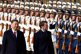 Ông Macron kêu gọi Bắc Kinh giúp chấm dứt xung đột Ukraine, nối lại quan hệ hợp tác EU-Trung Quốc