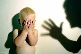 “Bồ nhí đánh con để gây áp lực với chồng tôi, tính sao?”