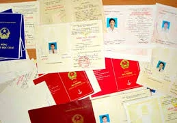 Mua bằng giả, xử lý hình sự hay hành chính?