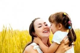 Độc thân có được nhận con nuôi?