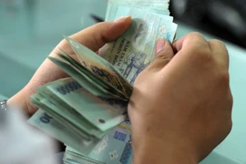 Ai trả lương cho công nhân khi tham gia huấn luyện? 