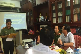 Khen thưởng cán bộ Sở Tư pháp TP bắt tội phạm truy nã 