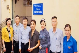 Phòng Công chứng số 7 trao nhà tình thương 