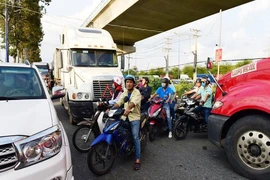 Kiểm tra đường nối gây mất an toàn giao thông ở quận Thủ Đức 