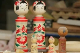 Kokeshi được các nghệ nhân Nhật Bản làm ra như thế nào? 