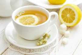 Uống nước chanh ấm có loại được độc tố?