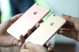 iPhone quốc tế lên ngôi sau sự cố SIM ghép bị khóa