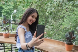 Mở khóa bằng gương mặt trên Huawei nova 2i