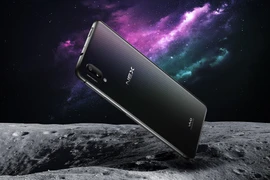 Xuất hiện mẫu smartphone tràn viền với cụm camera siêu độc