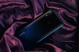 Realme 3 chính thức ra mắt với giá 3,9 triệu đồng