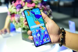 Huawei P30 Pro 'cháy hàng' ngày mở bán