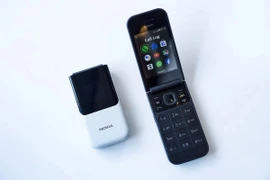Sự trở lại của điện thoại nắp gập có kết nối 4G