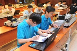 Sinh viên ĐH Công nghiệp đạt nhất cuộc thi về tự động hóa